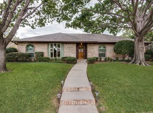 1010 Oxfordshire Dr, Carrollton, TX 75007