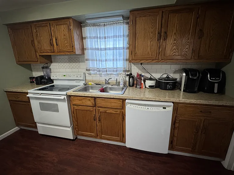 906 Church St — Photo 6