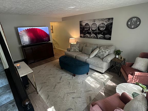 2nd image of 726 Lakeview Dr