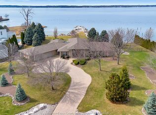 30 Emerald Ln, Amherstburg, ON N9V 3R3