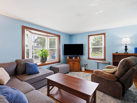 5th image of 100 Lang St