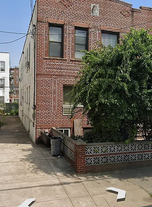 1st image of 127 Bay 37 St