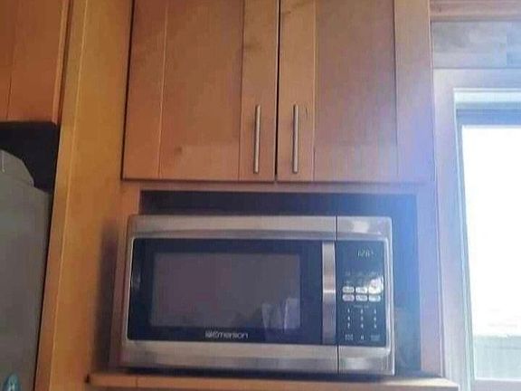 3rd image of 411 Northaven Dr