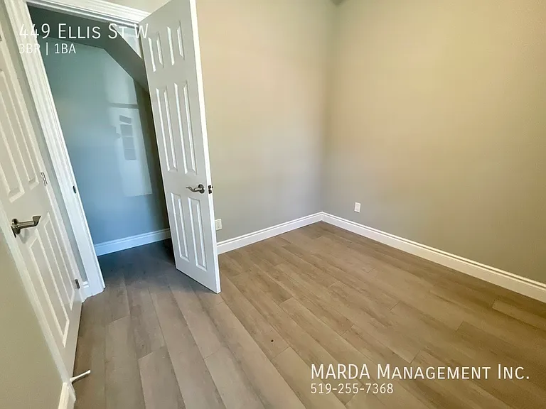 449 Ellis St W — Photo 10