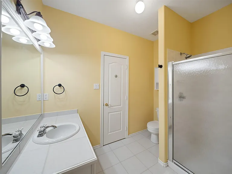 16 Regency Point — Photo 26
