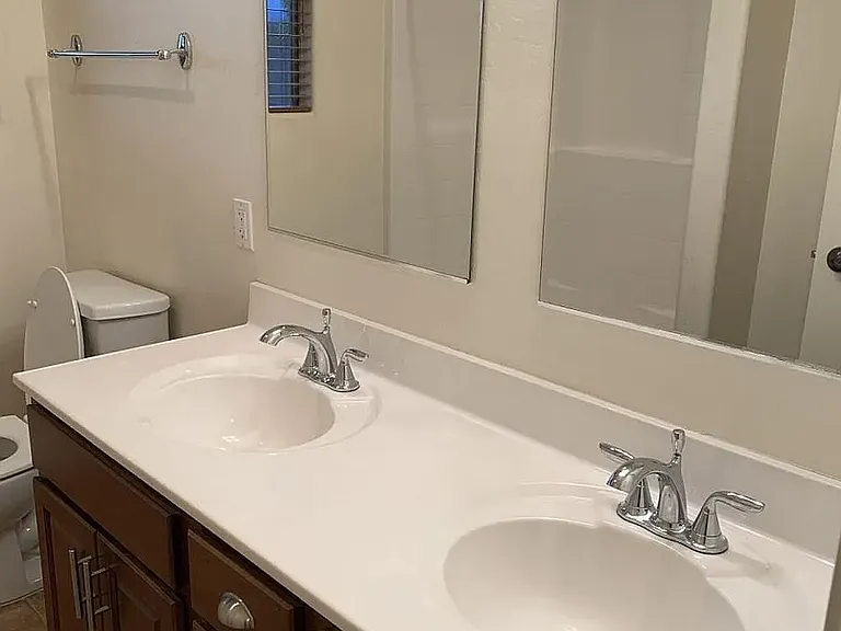 1512 N Cota Ln — Photo 18