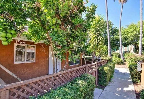 2nd image of 4713 Amber Ln