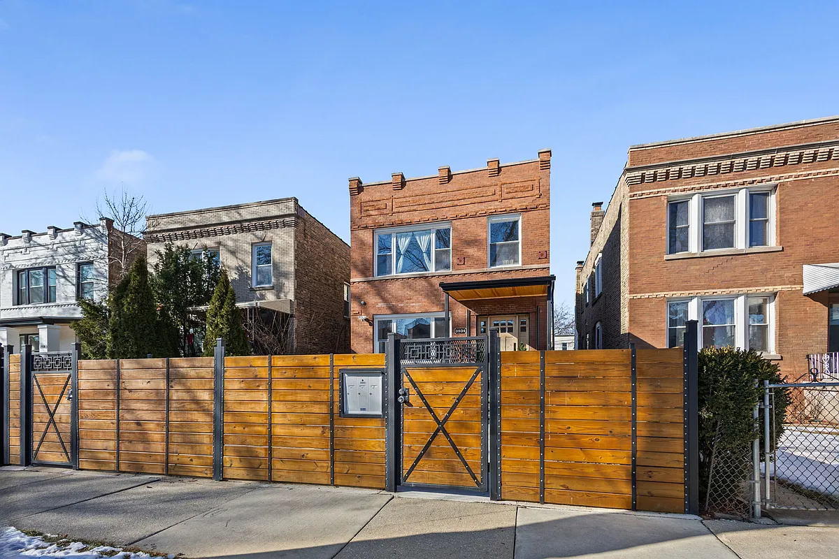 Building Photo - 3934 N Sawyer Ave #1