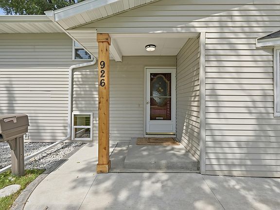 2nd image of 926 Frederick St