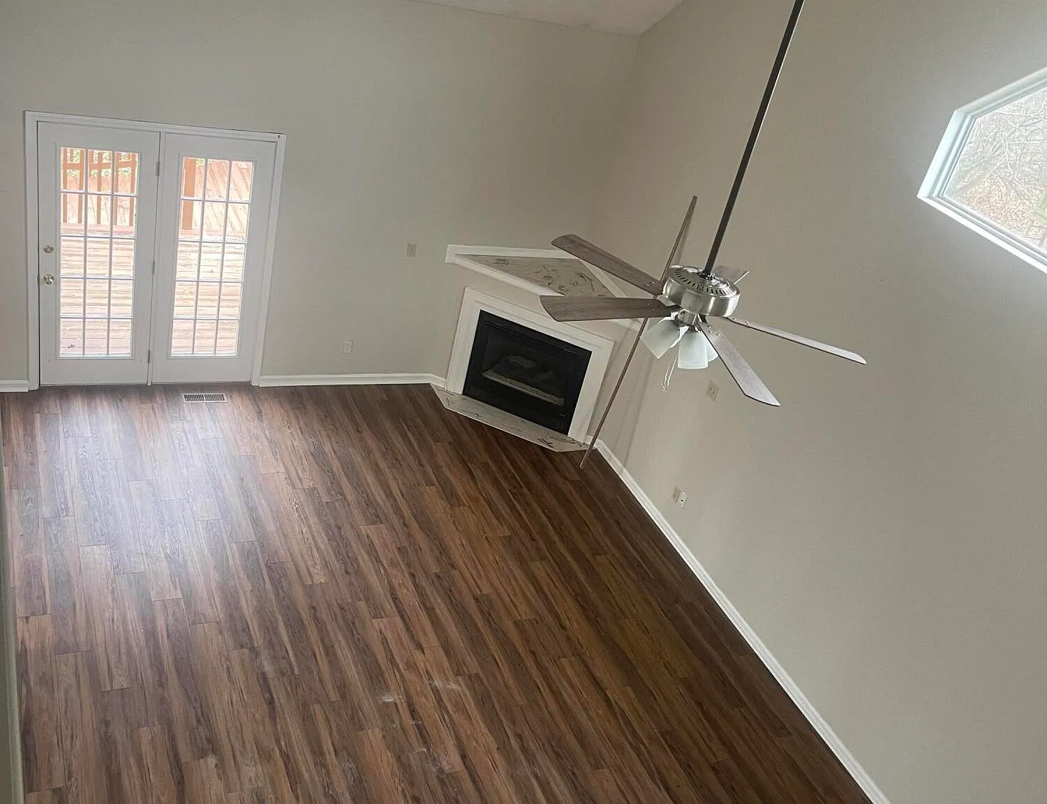 3 bed, 2.5 bath, 2373 sqft, $2,350 — Photo 4
