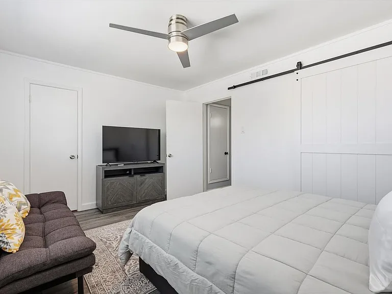 9829 Park Lane Ct — Photo 11