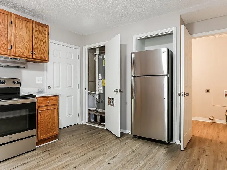 1813442_024_kitchen_13131332.jpg