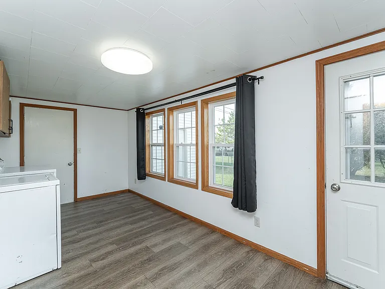 85 Linden St — Photo 5