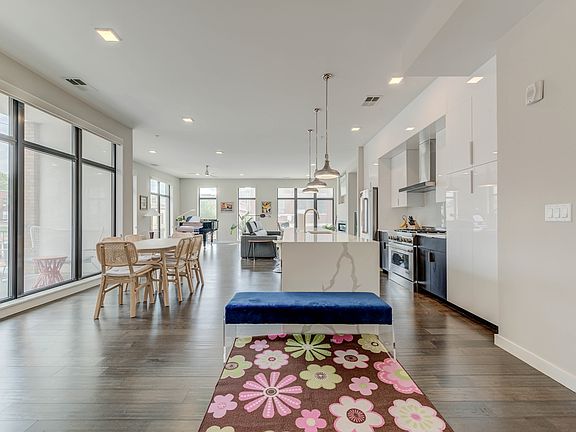 4th image of 4101 Laclede Ave #208