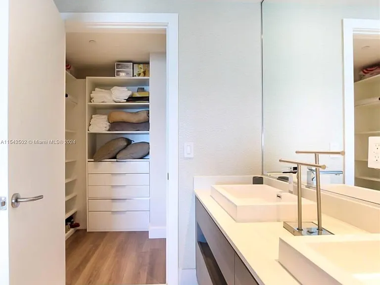 460 NE 28th St #2903 — Photo 9