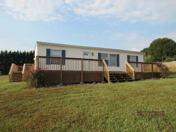 3795 Crossing Creek Dr, Claremont, NC 28610