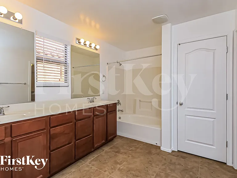 2764 E Megan St — Photo 8