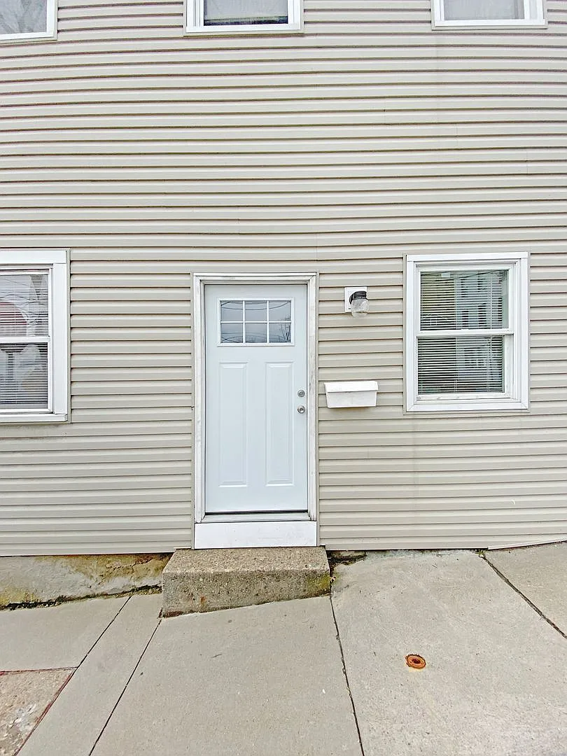 107 - 32 Wyoming Street - 1 East Sycamore Street — Photo 1