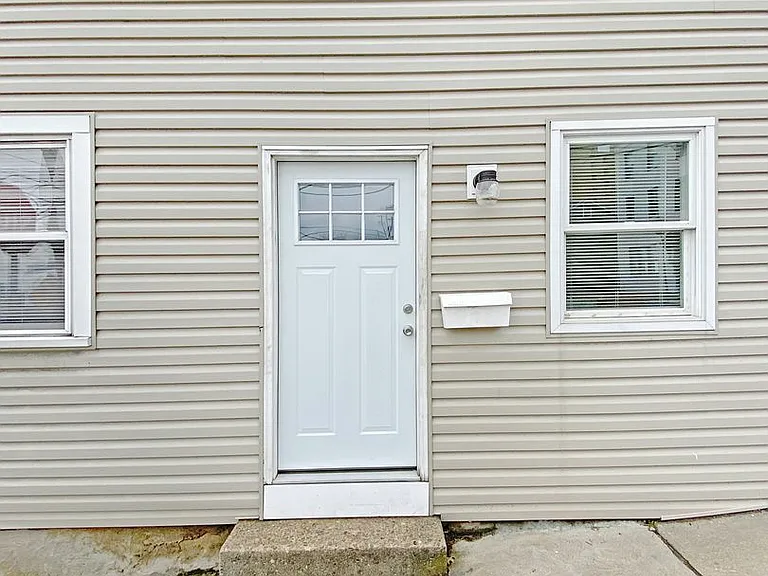32 Wyoming St E #1 — Photo 1
