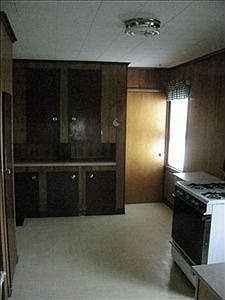 4th image of 708 N Elm St