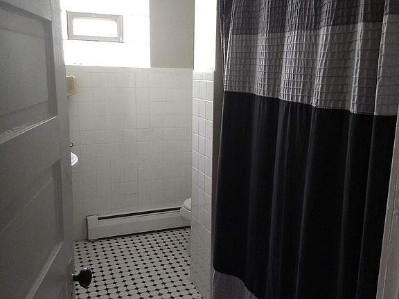 2nd image of 614 Crescent St NE APT 3