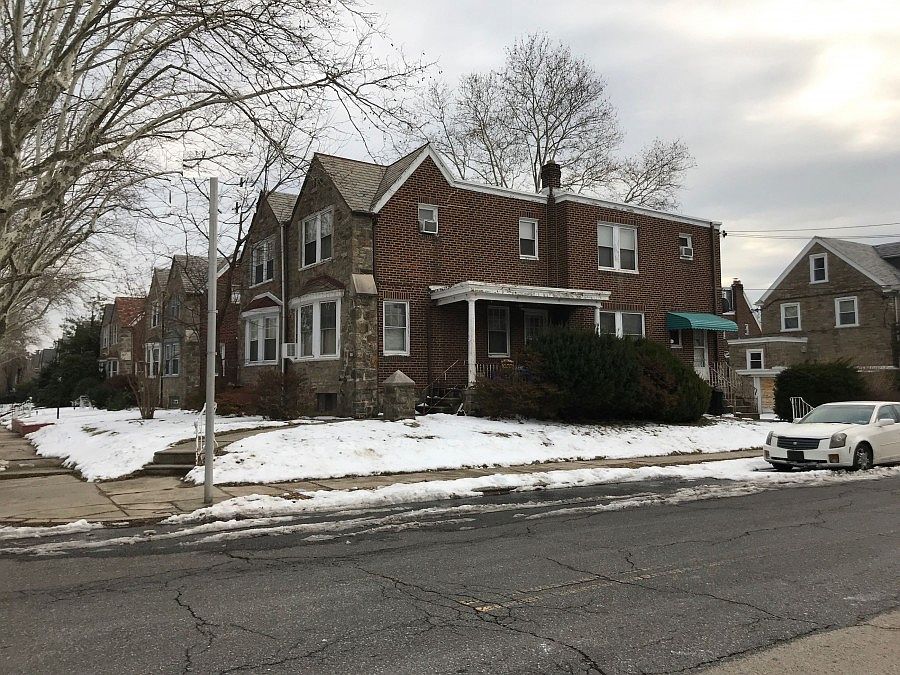 2nd image of 800 Glenview St