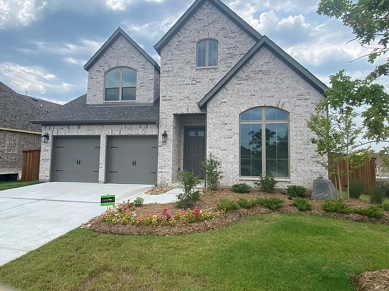 1702 Swayback Ln — Photo 2