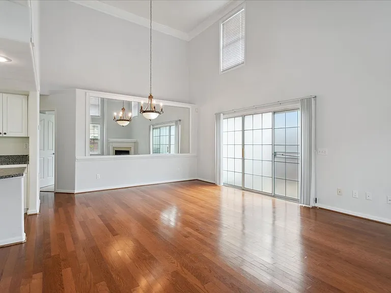 107 Post Oak Rd — Photo 4
