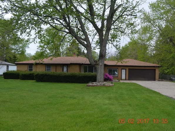 955 W Glenlord Rd, Saint Joseph, MI 49085