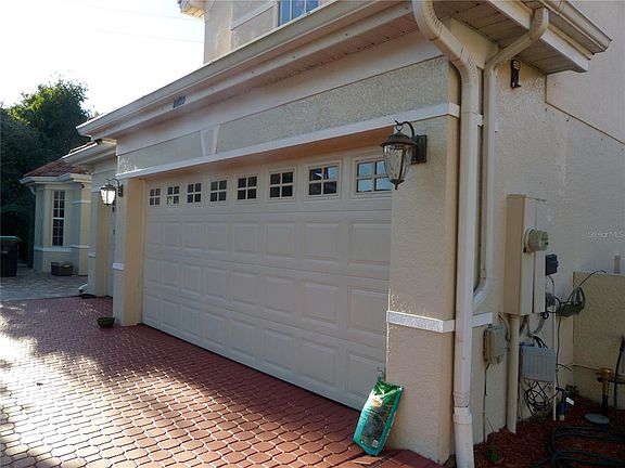 3rd image of 8800 OAK LANDINGS COURT