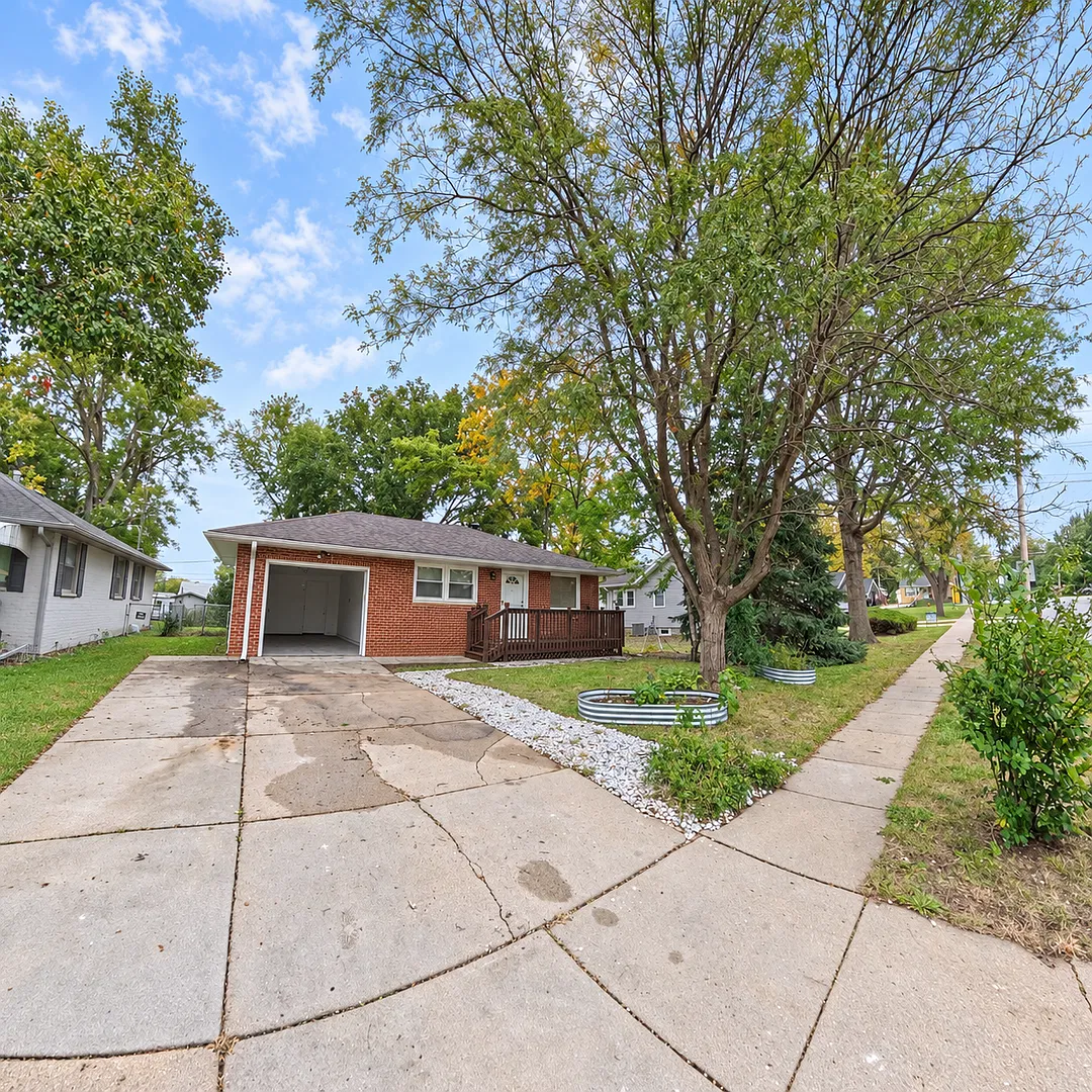 Spacious 3-Bedroom Home + Bonus Room | Fenced Yard & Garage | North Lincoln — Photo 1