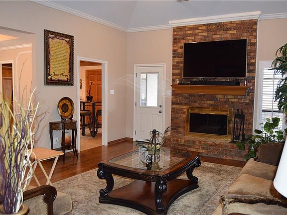 2nd image of 729 Havencrest Dr