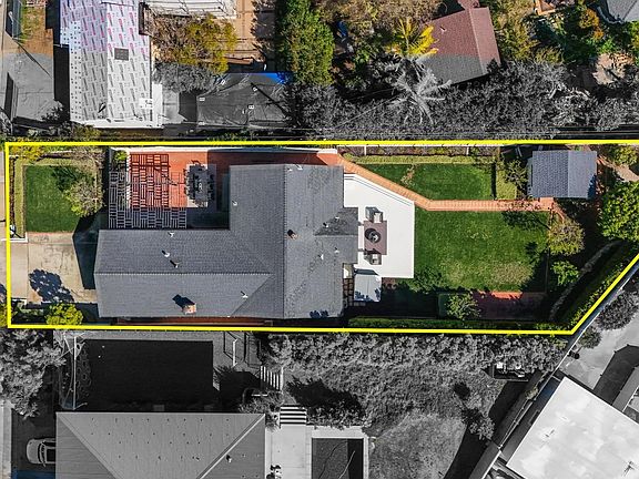 2nd image of 211 Ocean St