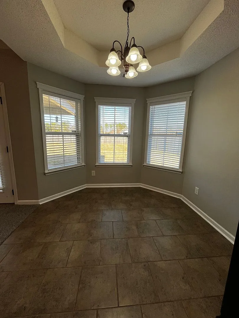 Beautiful 3-Bedroom Home in Bonaire Large Fenced Backyard! Minutes to RAFB — Photo 3