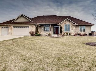 215 Jones Way, Poplar Grove, IL 61065