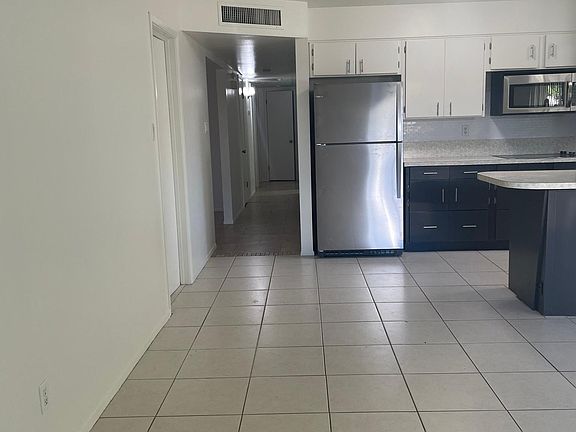 4th image of 120 W Balboa Dr