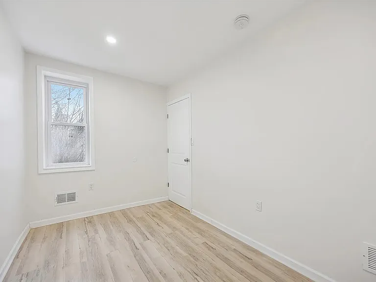 2615 Earp St — Photo 17