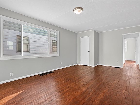 3rd image of 2523 Milburn Blvd