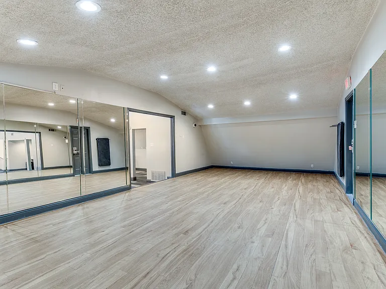 8500 Harwood — Photo 31