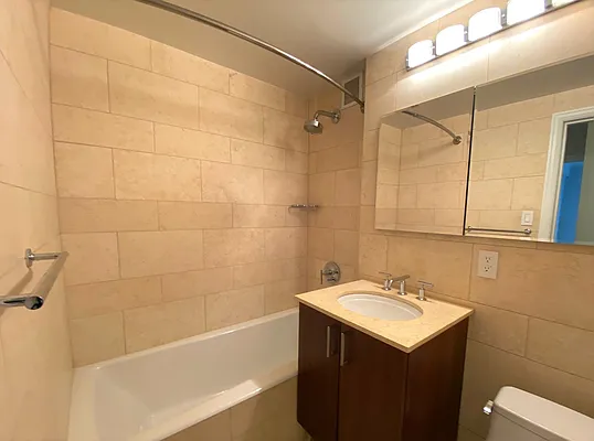 Rented by 165 E 66 Street Residential Owner LLC | media 21