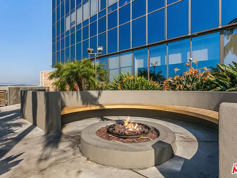 1100 Wilshire Blvd #2006 — Photo 24