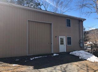 411 Avenue N, Matamoras, PA 18336
