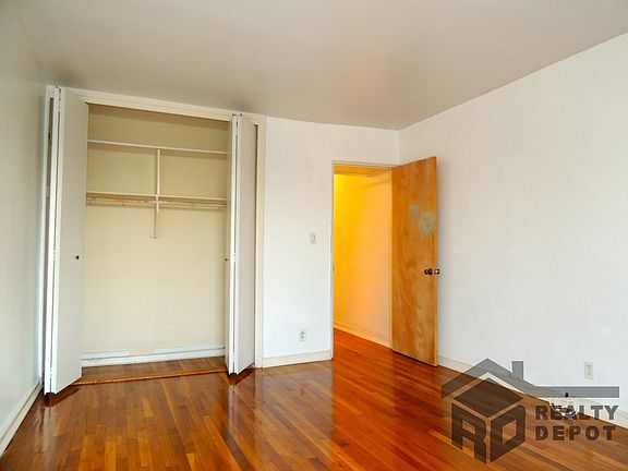2nd image of 4324 43rd St