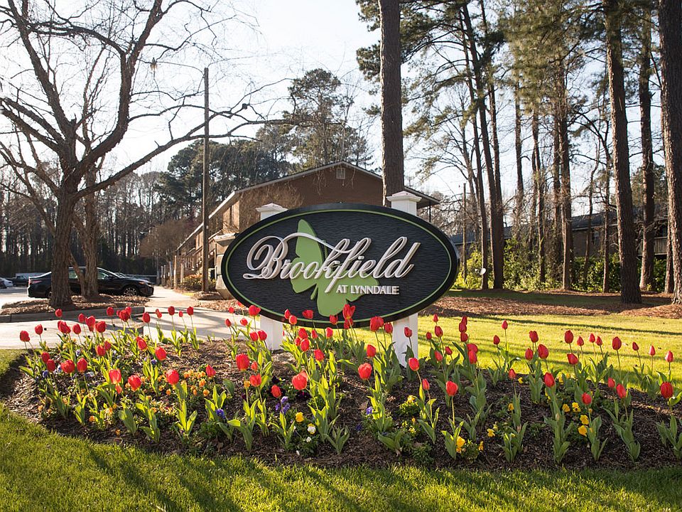 Brookfield at Lynndale Entrance