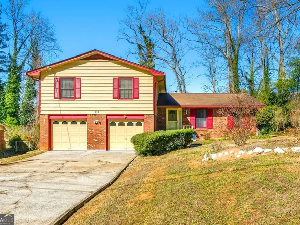 618 Rockborough Dr, Stone Mountain, GA 30083