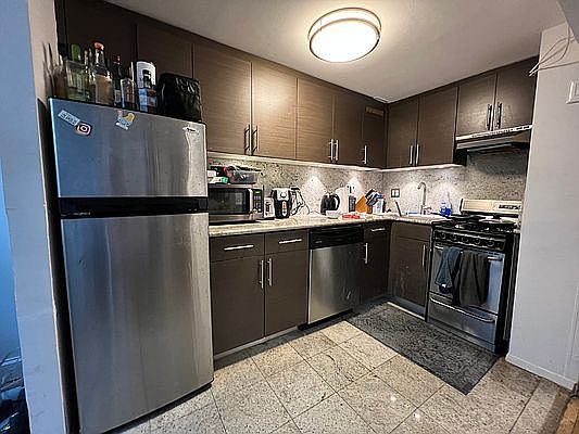 3rd image of 123 E 54th St #D
