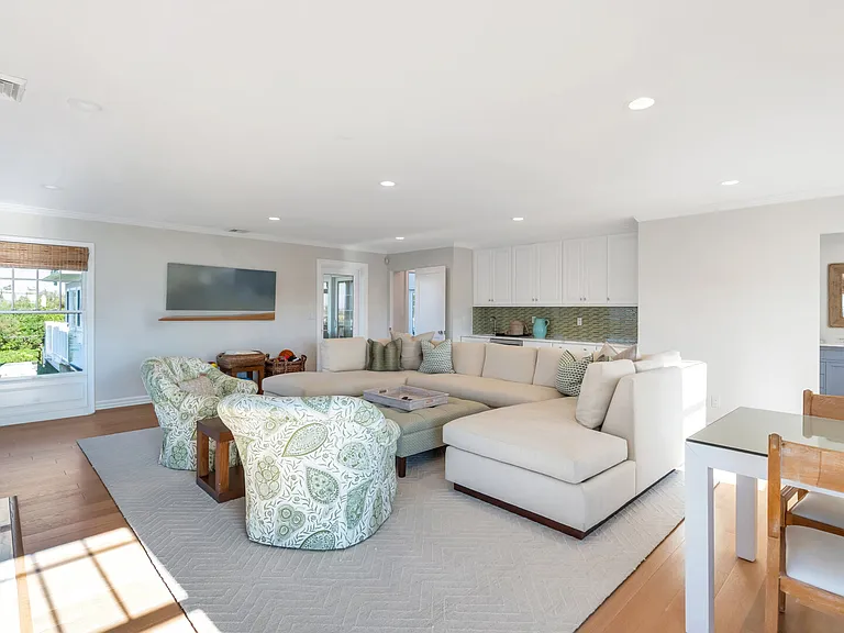125 Dune Rd — Photo 21