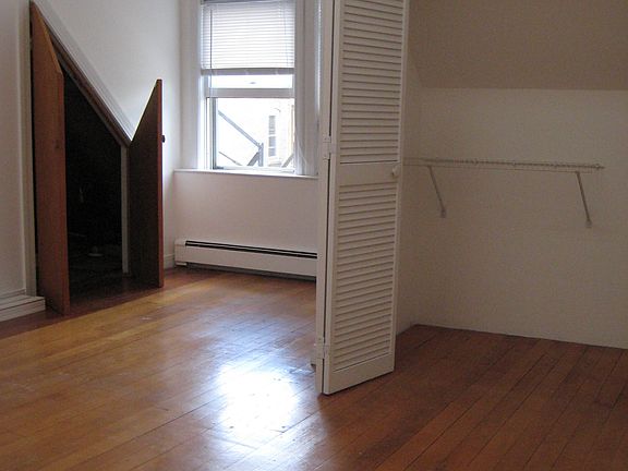 2nd bedroom - large closet