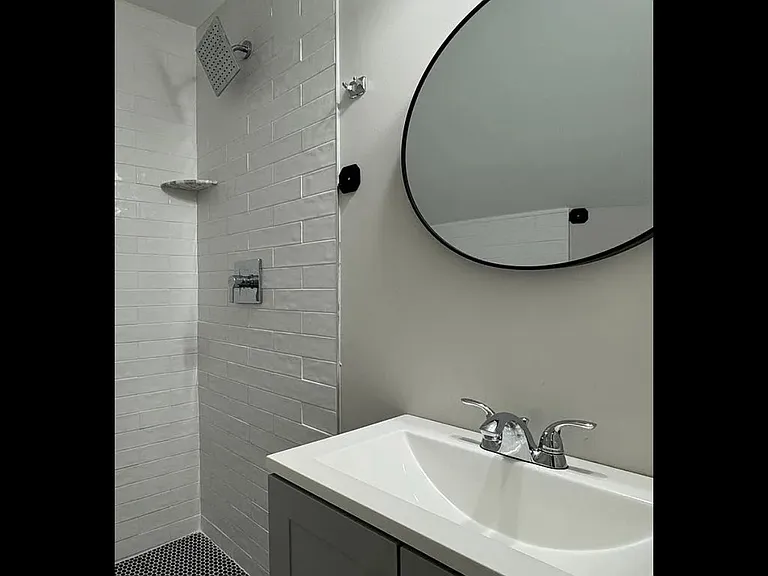 47-49 Mead St #3 — Photo 4