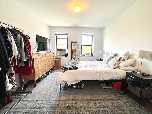 4th image of 303 E 10th St APT 9